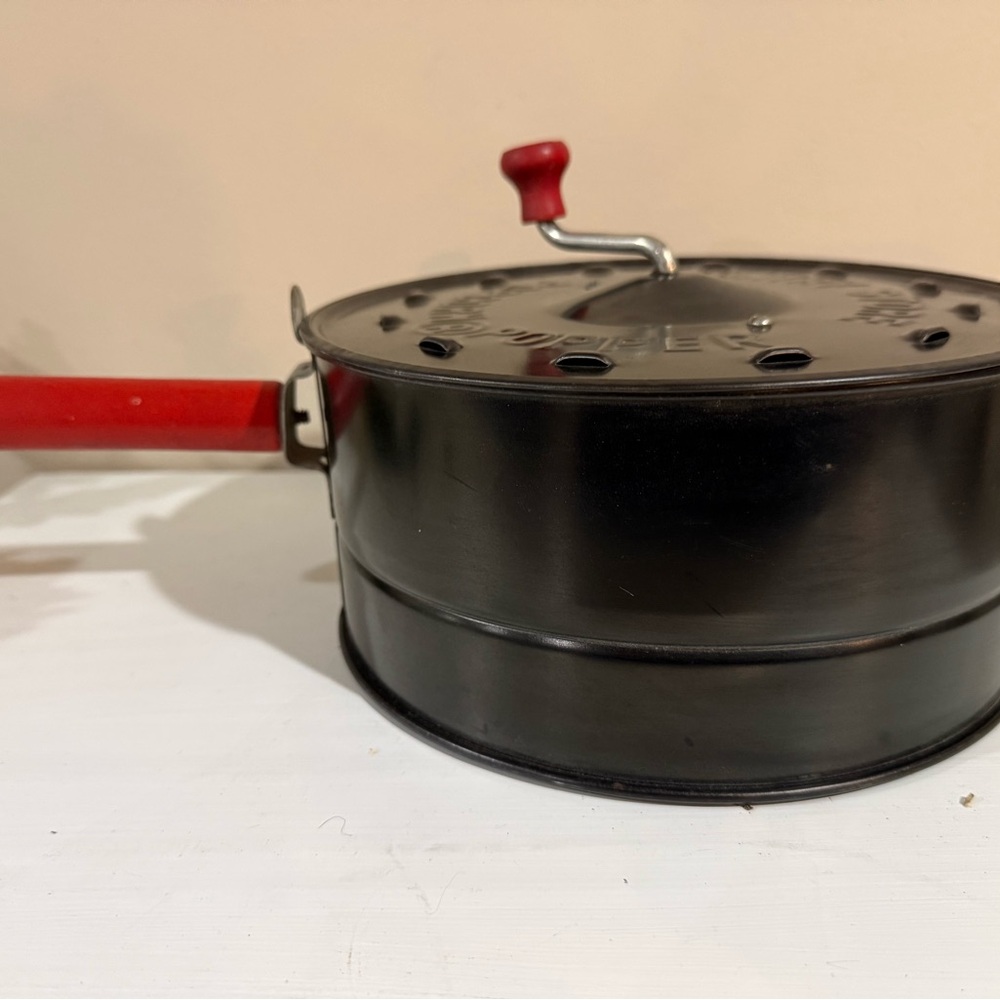 1950’s Vintage Antique Black E-Z Corn Popcorn Maker Hand Crank Red
